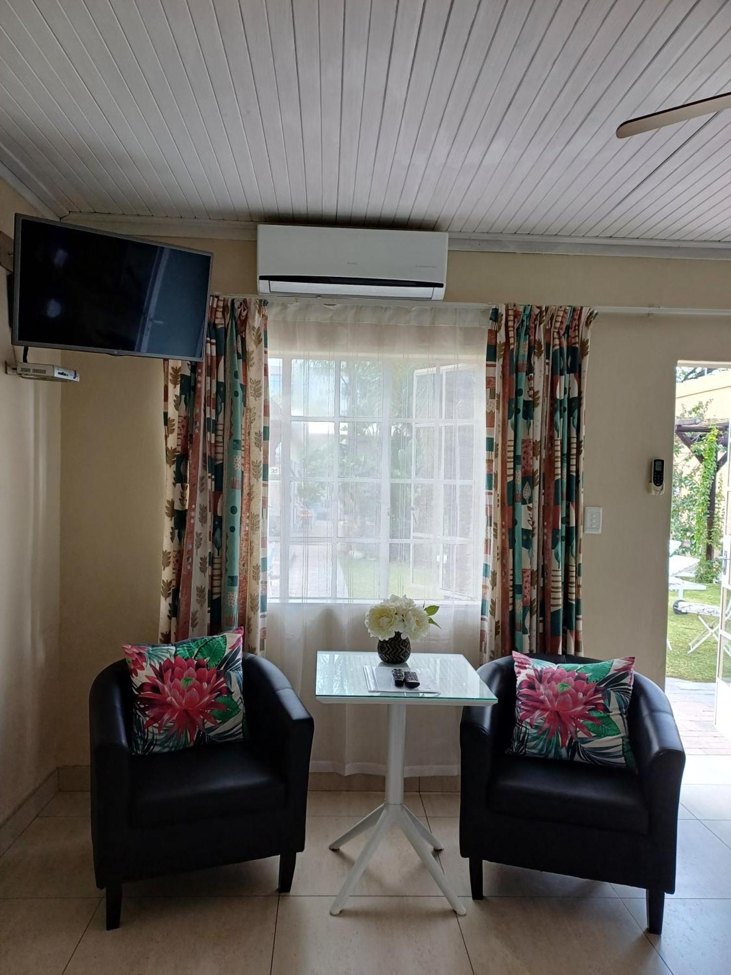 Capbon Guesthouse Windhoek Eksteriør bilde